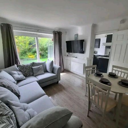 Lovely 2-Bed Apartment In Knowle Солігалл Екстер'єр фото
