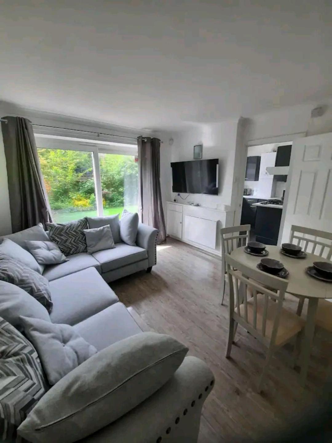 Lovely 2-Bed Apartment In Knowle Солігалл Екстер'єр фото